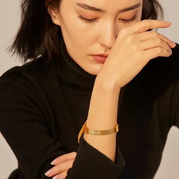 Chic Bangle Bracelet - Picture 7 of 8